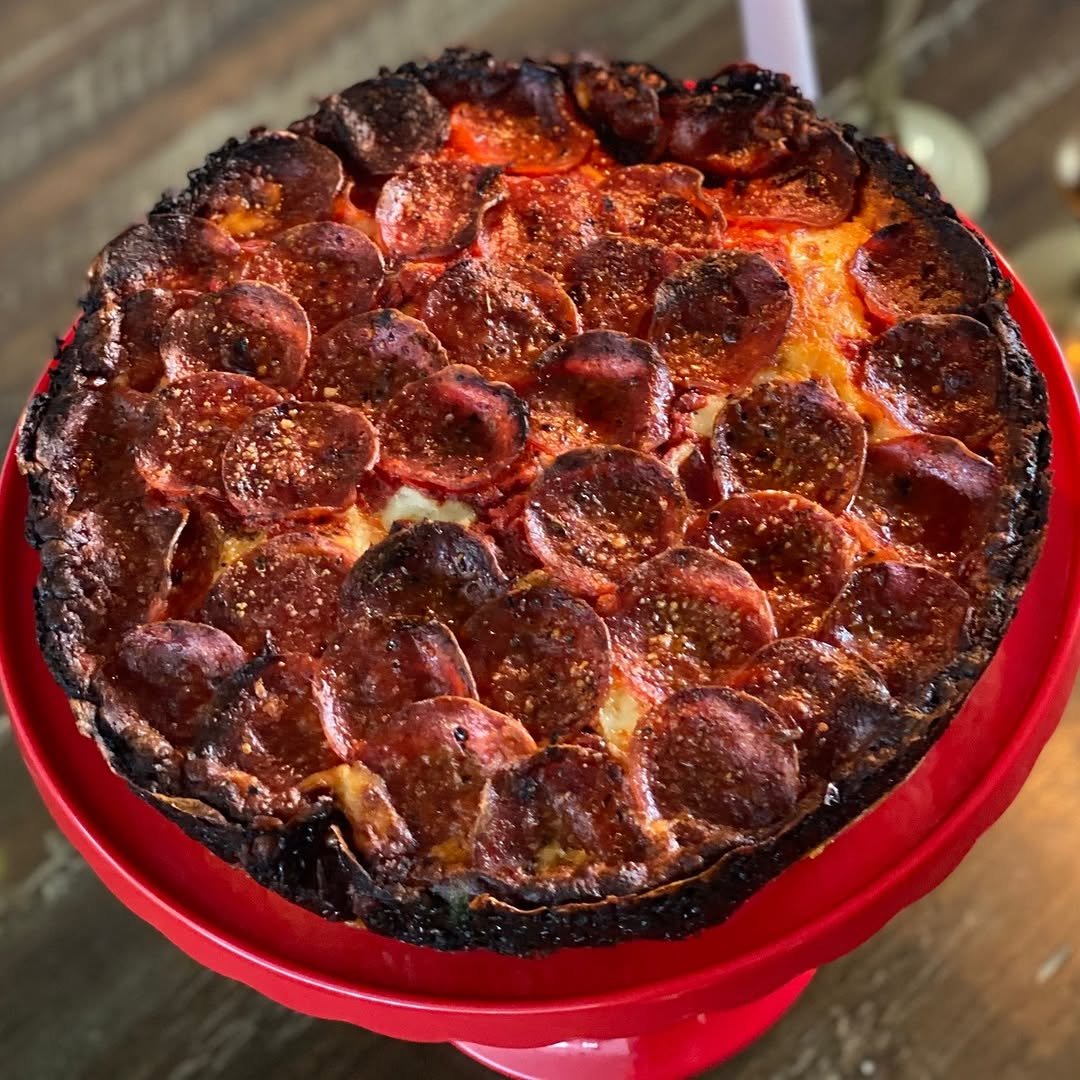 Pequod's Pizza dine-in ambiance